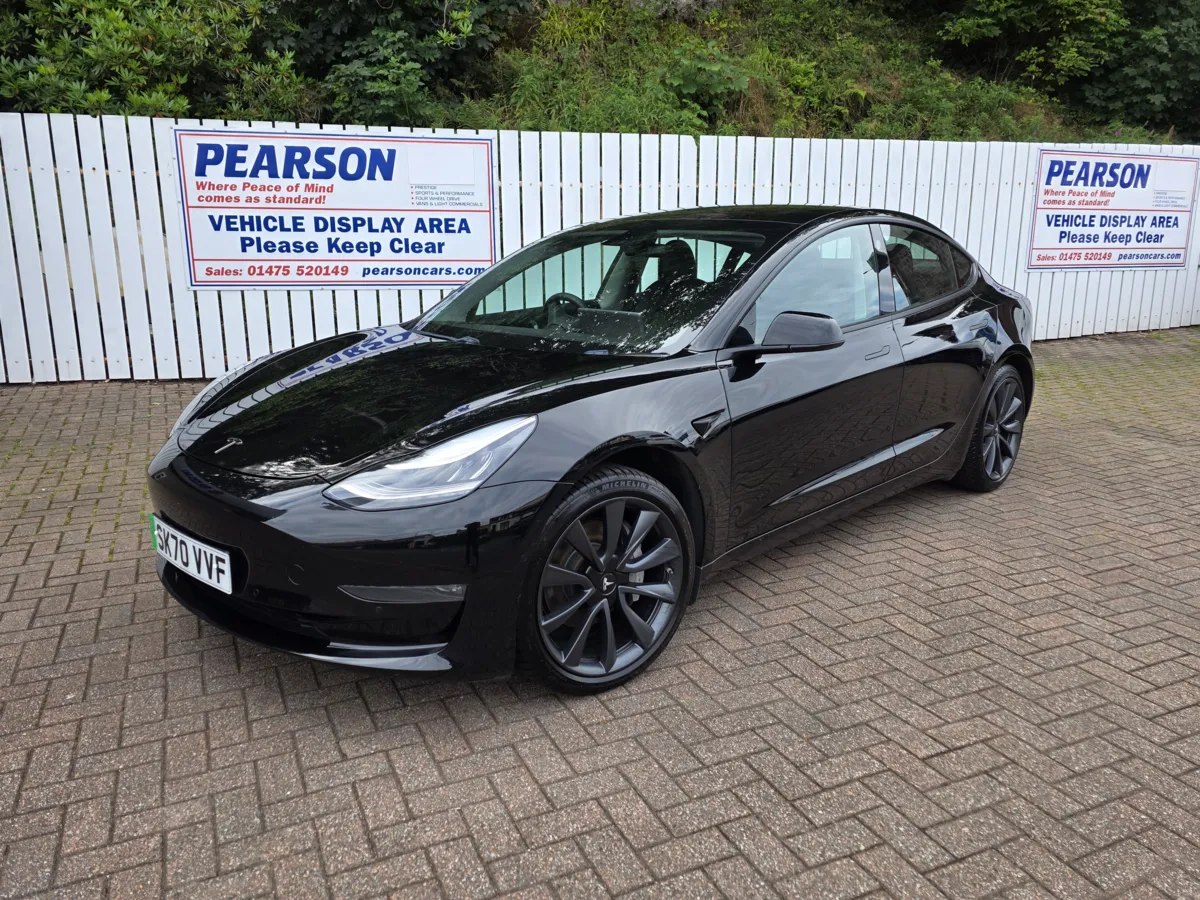 Tesla 3  AWD Long Range Auto .